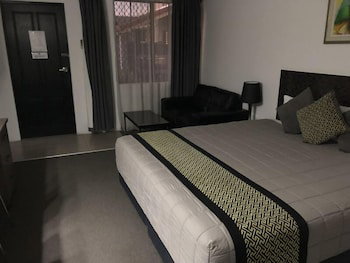 Burke And Wills Motor Inn - Sunshine Coast Tourism 5