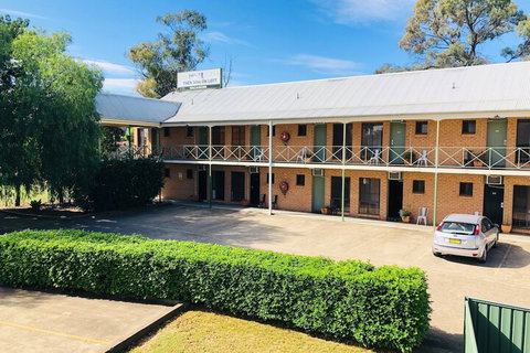 Campbelltown Colonial Motor Inn - Holiday Sunshine Coast 2