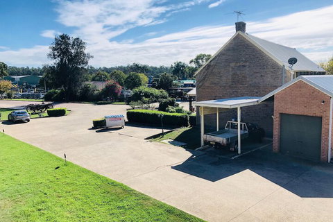 Campbelltown Colonial Motor Inn - Holiday Sunshine Coast 3