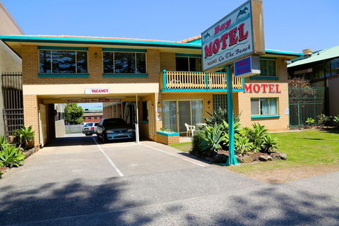Bay Motel - Holiday Sunshine Coast 0