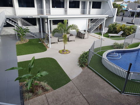 Montego Mermaid Beach Motel - Sunshine Coast Tourism 1