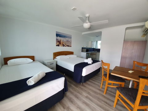 Montego Mermaid Beach Motel - Sunshine Coast Tourism 5