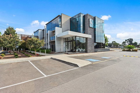 Quality Hotel Taylors Lakes - Sunshine Coast Tourism 7