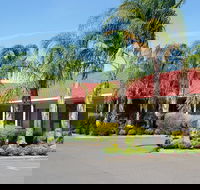 Pines Country Club Motor Inn - Sunshine Coast Tourism