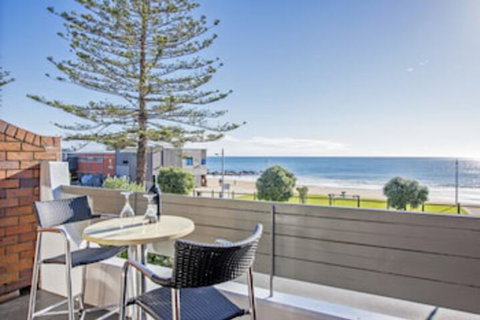 Beachfront Voyager Motor Inn - Holiday Sunshine Coast 0