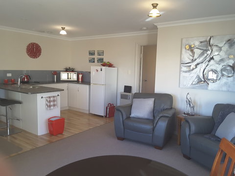 On The Terrace - Sunshine Coast Tourism 6