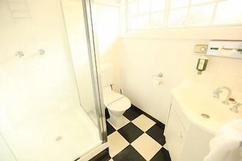 Fox And Hounds Inn - Holiday Sunshine Coast 5