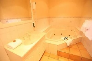 Fox And Hounds Inn - Holiday Sunshine Coast 6