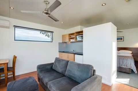Swansea Beach Chalets - Sunshine Coast Tourism 6