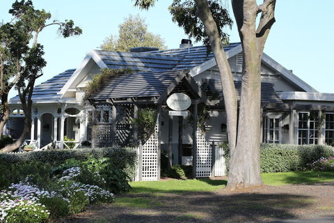 Holmwood Guesthouse - Sunshine Coast Tourism 1