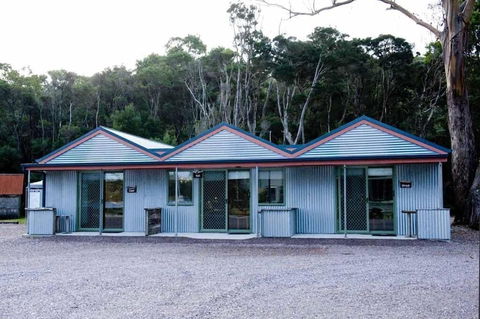 Risby Cove - Sunshine Coast Tourism 0