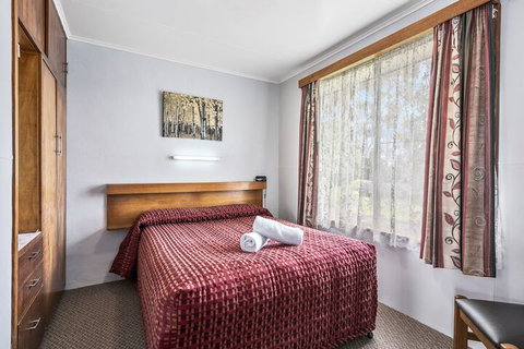 Sharonlee Strahan Villas - Sunshine Coast Tourism 3