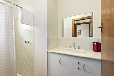 Sharonlee Strahan Villas - Sunshine Coast Tourism 4