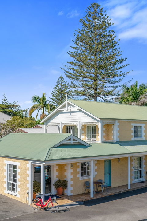 Wollongbar Motel - Sunshine Coast Tourism 0