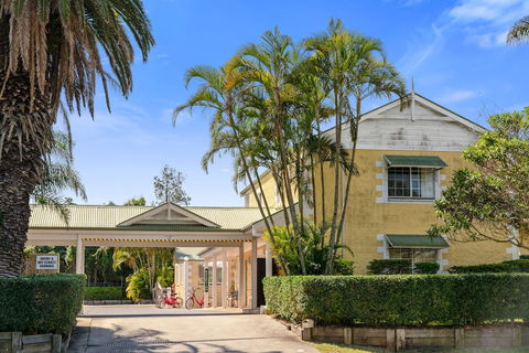 Wollongbar Motel - Sunshine Coast Tourism 2