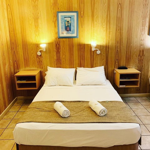 Pine Tree Motel - Sunshine Coast Tourism 6