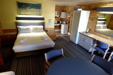 Wanderlight Motor Inn - Sunshine Coast Tourism 3