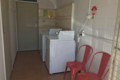 Top Spot Motel - Sunshine Coast Tourism 5