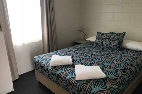 Top Spot Motel - Sunshine Coast Tourism 3