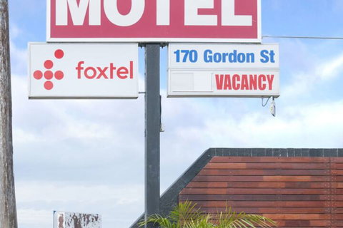 Port Macquarie Motel - Holiday Sunshine Coast 2