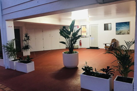 Ocean Breeze Motel - Sunshine Coast Tourism 1