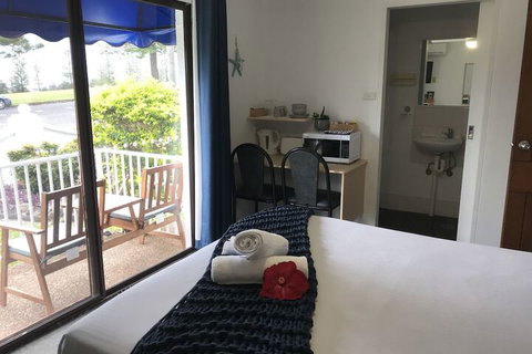 Ocean Breeze Motel - Sunshine Coast Tourism 5