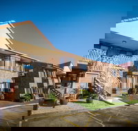 Comfort Inn  Suites Robertson Gardens - Holiday Sunshine Coast