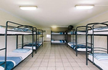 Beaches Backpackers Airlie Beach - Hostel - Sunshine Coast Tourism 2