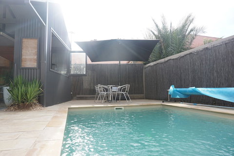 Charles Sturt Suites & Apartments - Holiday Sunshine Coast 4