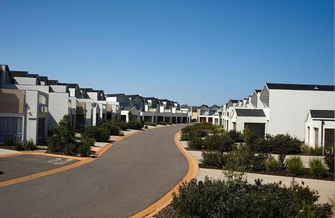 Quest Sanctuary Lakes - Holiday Sunshine Coast 4