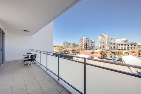 Adina Apartment Hotel Wollongong - Holiday Sunshine Coast 5