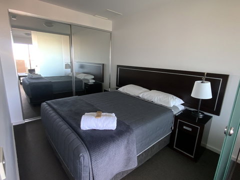 Honeysuckle Executive Apartments - Holiday Sunshine Coast 6