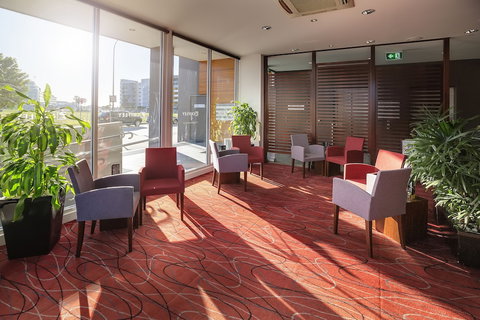 Honeysuckle Executive Apartments - Holiday Sunshine Coast 2