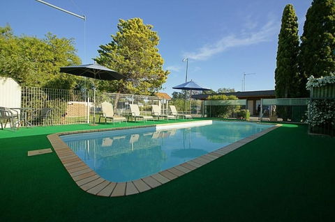 Nicholas Royal Motel - Sunshine Coast Tourism 4