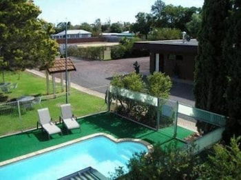 Nicholas Royal Motel - Sunshine Coast Tourism 6