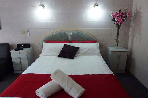 The Grampians Motel & The Views Restaurant - Holiday Sunshine Coast 6