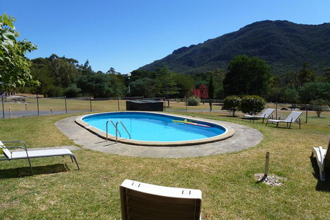 The Grampians Motel & The Views Restaurant - Holiday Sunshine Coast 4