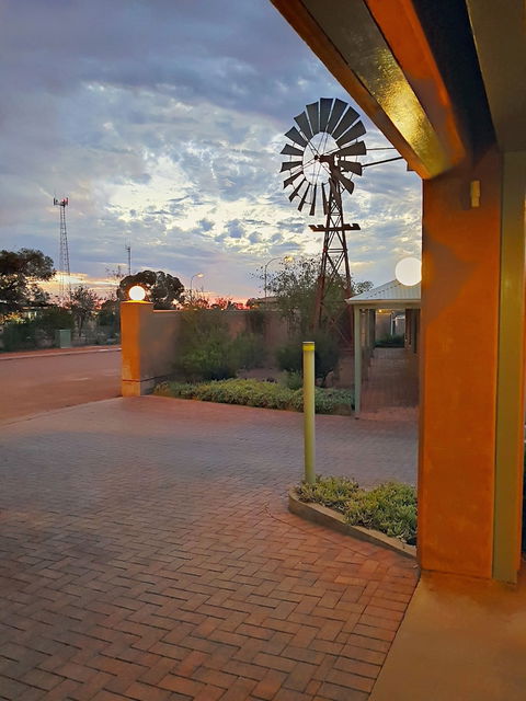 Mud Hut Motel - Holiday Sunshine Coast 6