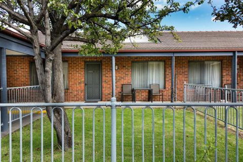 Blazing Stump Motel & Suites - Sunshine Coast Tourism 3