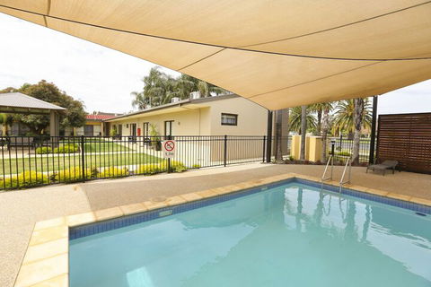 Comfort Inn Deakin Palms - Sunshine Coast Tourism 7