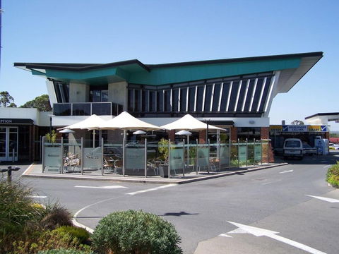 Highlander Hotel - Sunshine Coast Tourism 1