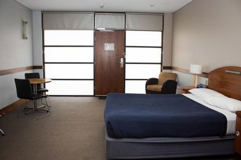 Highlander Hotel - Sunshine Coast Tourism 6
