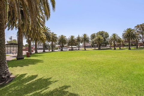 Comfort Inn May Park - Holiday Sunshine Coast 6