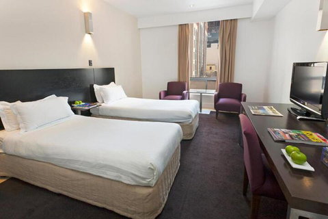 Hotel Causeway - Sunshine Coast Tourism 3