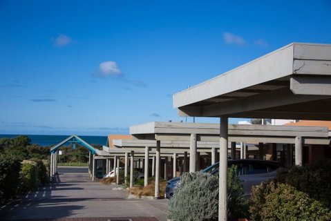 Beachfront Motel - Holiday Sunshine Coast 0