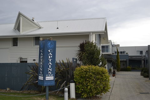 Captains At The Bay - Sunshine Coast Tourism 1