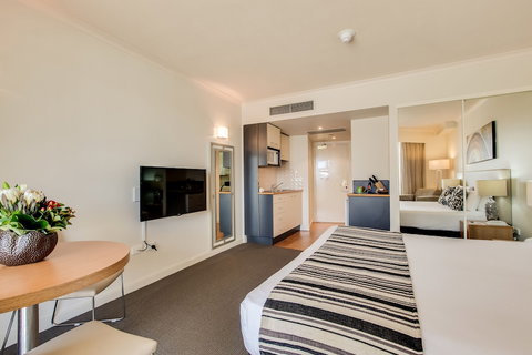 Central Cosmo Apartments - Sunshine Coast Tourism 4