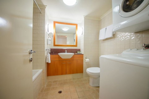 Central Cosmo Apartments - Sunshine Coast Tourism 5