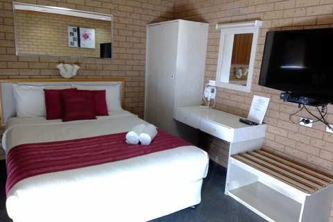 Country Home Motor Inn - Sunshine Coast Tourism 5