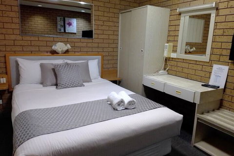 Country Home Motor Inn - Sunshine Coast Tourism 7
